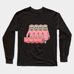 cat traveler with a pink outfit Long Sleeve T-Shirt